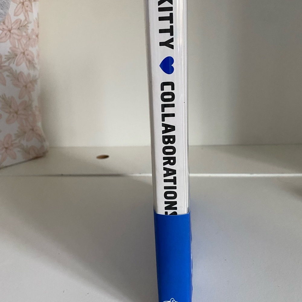 Sanrio Hello Kitty Hardcover Book - White & Blue - Picture 3 of 9